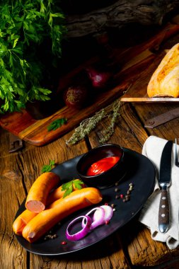 Lezzetli, sıcak jambonlu sosis.