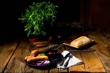 Lezzetli, sıcak jambonlu sosis.