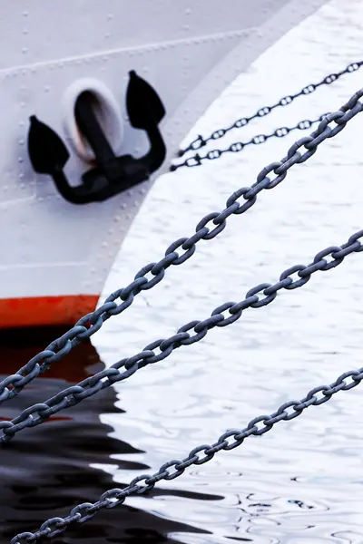 Cadena de anclaje en un barco — Foto de Stock