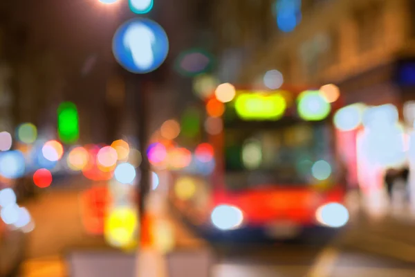 Bus in der Straße von London im Fokus — Stockfoto