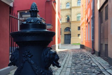 güneşli bir günde eski şehrin sokak