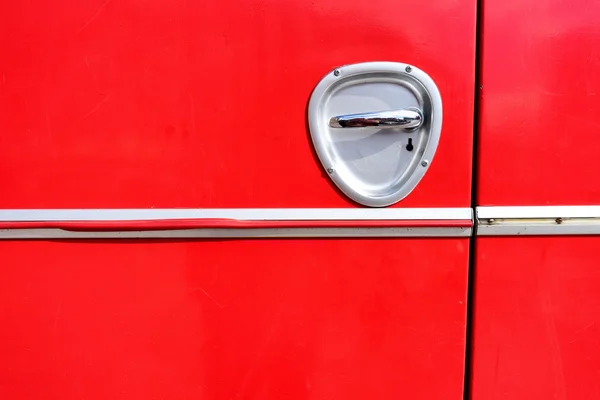 Detail der roten Busscheibe mit Stahlgriff — Stockfoto