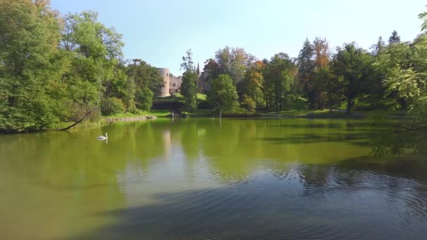 City lake at the castle in Cesis in Latvia — Stock Video