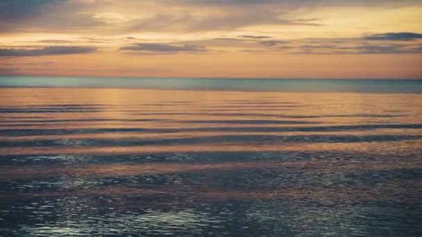 Il sole tramonta nel Mar Baltico — Video Stock