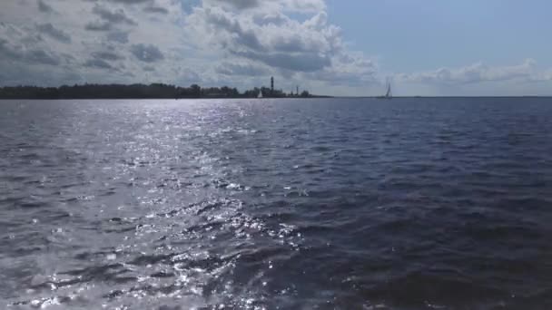帆船驶到里加湾去散散步 — 图库视频影像