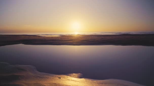 Puesta de sol en la playa Mar Báltico — Vídeo de stock