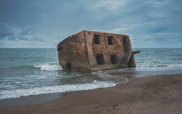 Καταστράφηκε Ένα Σπίτι Στη Βαλτική Θάλασσα Ερείπια Του Στρατιωτικού Οχυρού — Φωτογραφία Αρχείου
