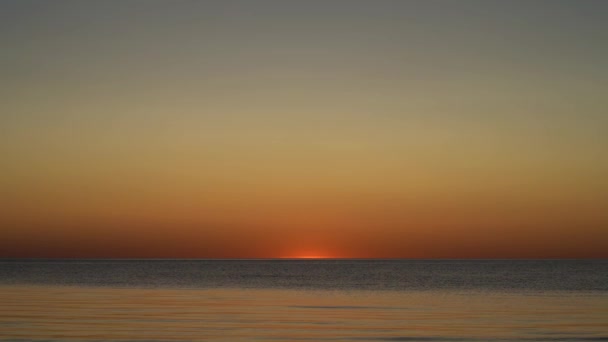 Minimalistic sunset on the Baltic sea in summer — kuvapankkivideo