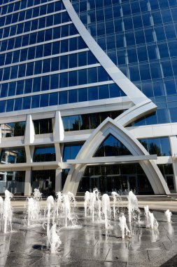 Modern gökdelen çeşme ile girin