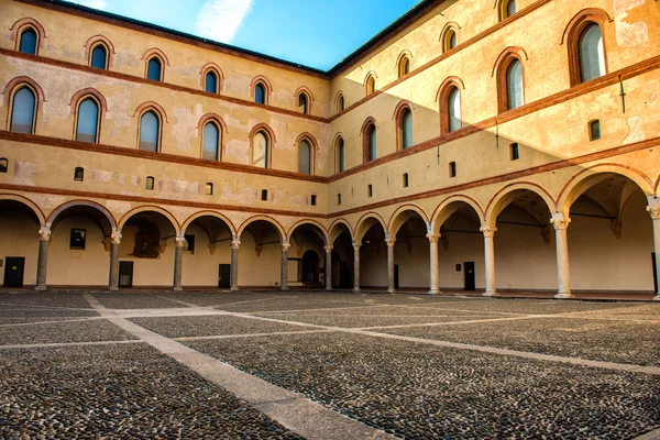 Der Innenhof des alten Schlosses in der Altstadt von Mailand, Italien — Stockfoto