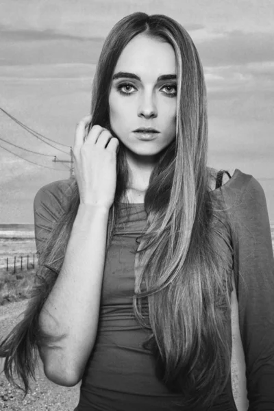 Portrait of beautiful lonely woman standing on the road — Stock Photo, Image