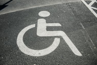 yer işaretiyle Engelli otopark