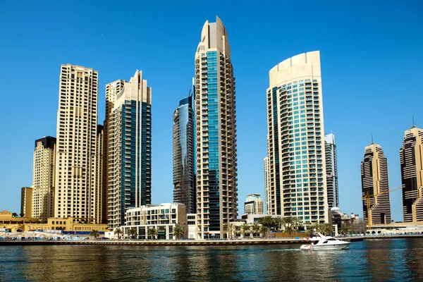 Skyscrapers in Dubai Marina bay — Stock Photo, Image