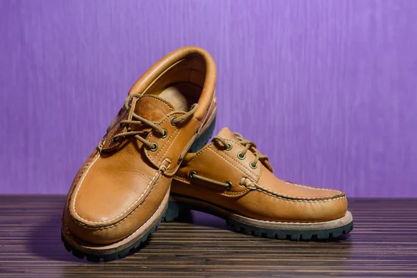 Freizeitschuhe aus braunem Leder — Stockfoto