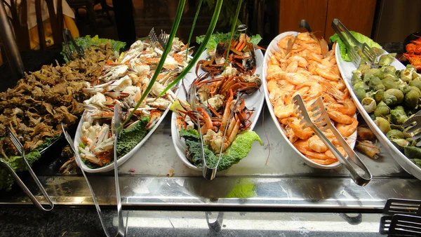 Restaurant de fruits de mer sur le buffet — Photo