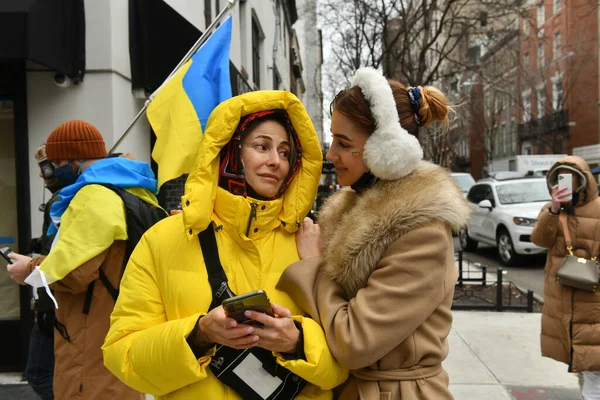 ニューヨーク 2月2022 ロシアがウクライナの侵略を開始した後 戦争に対するニューヨーク市でのウクライナの市民抗議  — 無料ストックフォト