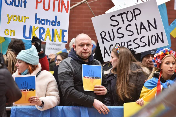 New York Usa Februar 2022 Ukrainische Bürger Protestieren New York — kostenloses Stockfoto