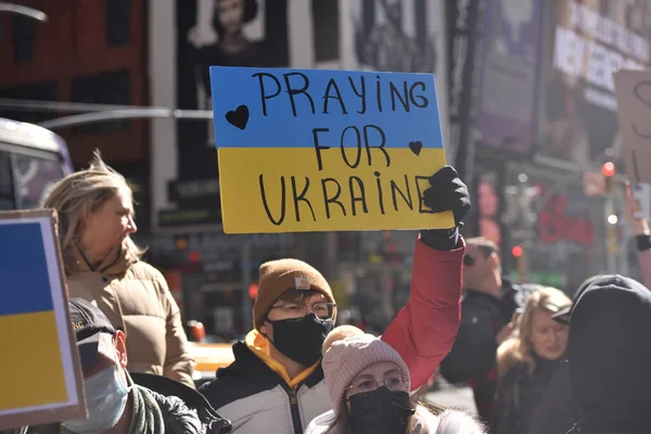 New York Usa Februar 2022 Ukrainische Bürger Protestieren Auf Dem — kostenloses Stockfoto