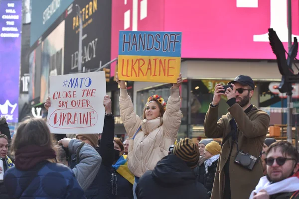 Nueva York Febrero 2022 Protestas Ciudadanos Ucranianos New York City — Foto de stock gratuita