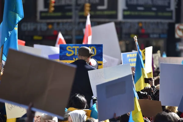 New York Usa Februar 2022 Ukrainische Bürger Protestieren Auf Dem — kostenloses Stockfoto