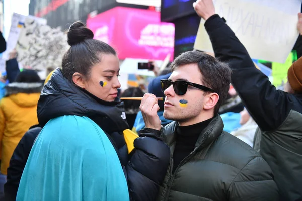 Нью Йорк Сша Февраля 2022 Года Украинские Граждане Протестуют Нью — Бесплатное стоковое фото