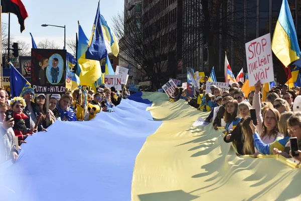 Washington Sua Februarie 2022 Cetățenii Ucraineni Protestează Washington Lângă Casa — Fotografie de stoc gratuită