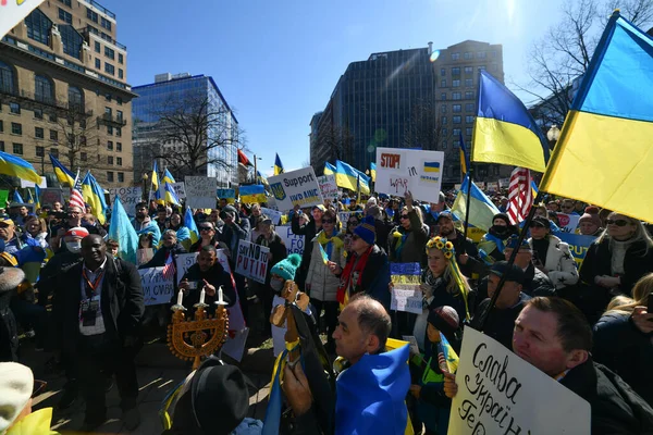 Washington Sua Februarie 2022 Cetățenii Ucraineni Protestează Washington Lângă Casa — Fotografie de stoc gratuită