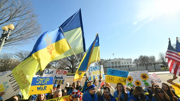 Washington Usa Luty 2022 Protesty Obywateli Ukrainy Waszyngtonie Pobliżu Białego — Darmowe zdjęcie stockowe