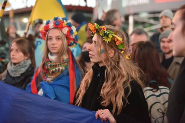 NEW YORK ŞEHRİ, ABD - 04 Mart 2022: Rusya 'nın Ukrayna' yı işgal etmesi sonrasında Times Meydanı 'nda Ukrayna vatandaşları protesto gösterisi.