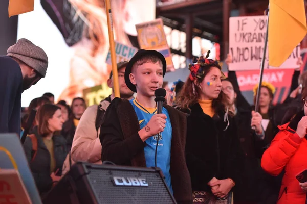 Nowy York City Usa Marca 2022 Ukraińscy Obywatele Protestują Times — Darmowe zdjęcie stockowe