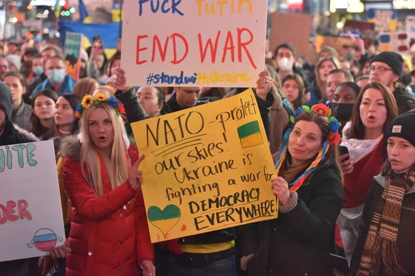 Νεα Υορκη Ηπα Μαρτιου 2022 Ουκρανοί Πολίτες Διαμαρτύρονται Στην Times — Δωρεάν Φωτογραφία