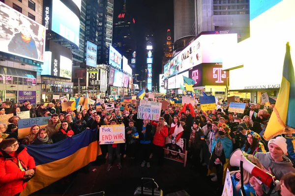 Nowy York City Usa Marca 2022 Ukraińscy Obywatele Protestują Times — Darmowe zdjęcie stockowe