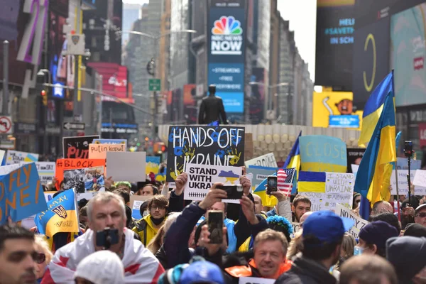 Nowość York City Usa Marca 2022 Ukraińscy Obywatele Protestują Times — Zdjęcie stockowe