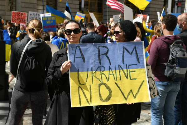 Nowy York City Usa Kwiecień 2022 Ukraińscy Obywatele Protestują Wall — Zdjęcie stockowe