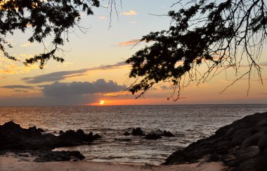 gün batımında kihei marina maui hawaii