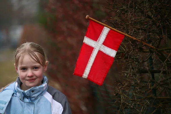 Mädchen mit dänischer Flagge — Stockfoto