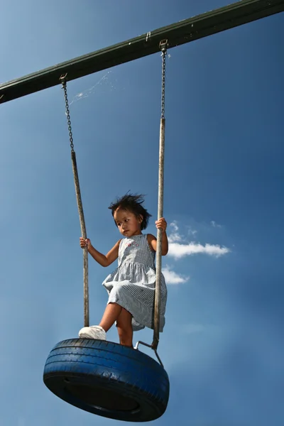 Fille sur un swing — Photo