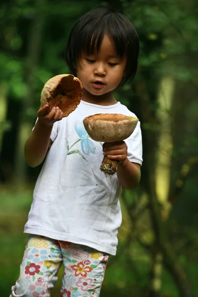 Girl playing with mushroom — Stock Photo, Image