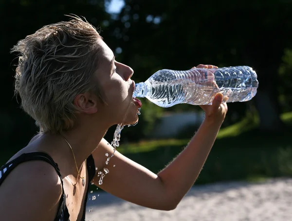 Girl drinking water — Stock Photo, Image