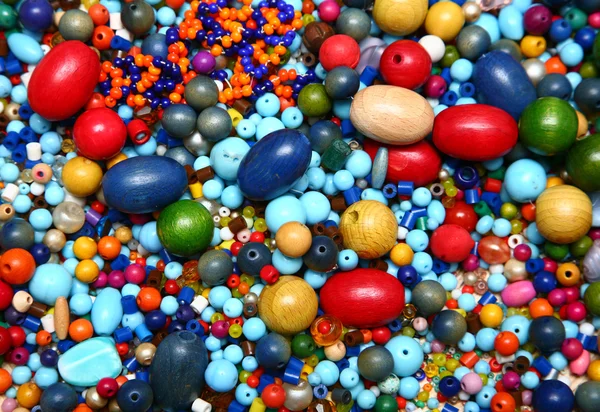 Viele zusammengetragene Perlen bilden einen schönen bunten Hintergrund — Stockfoto