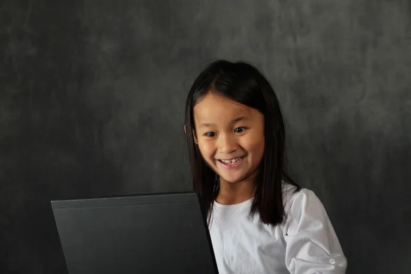 Niño de computadora — Foto de Stock