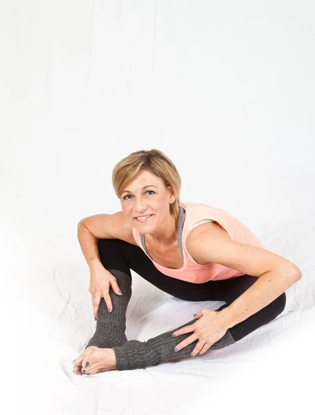 Woman dancing, stretching — Stock Photo, Image