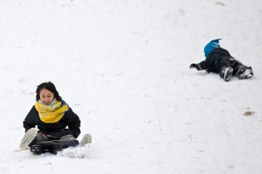 sledging kız