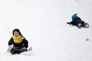 sledging kız