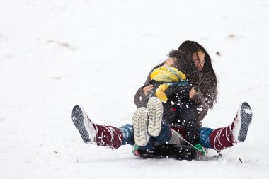 iki kız kardeş birbirlerini holding sledging