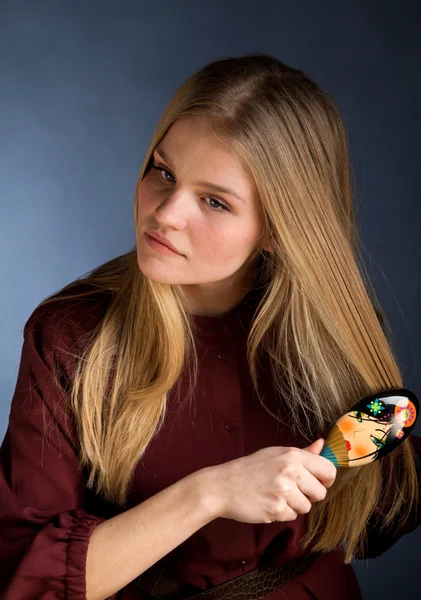 İskandinav sevimli genç kız portre saç patlama — Stok fotoğraf