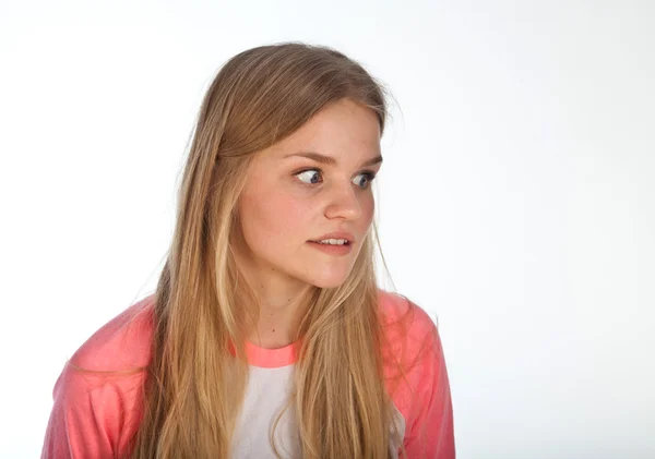 İskandinav sevimli genç kız ifadeler tahriş olmuş. — Stok fotoğraf