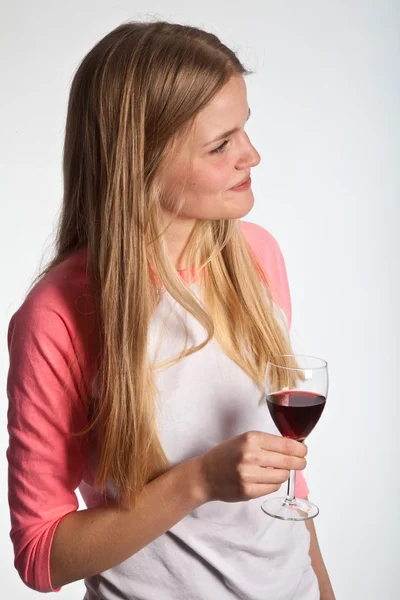 Şarap içmek, İskandinav, sevimli genç kız — Stok fotoğraf