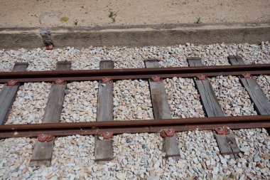 Calvi Korsika yakınlarında demiryolu rayları 