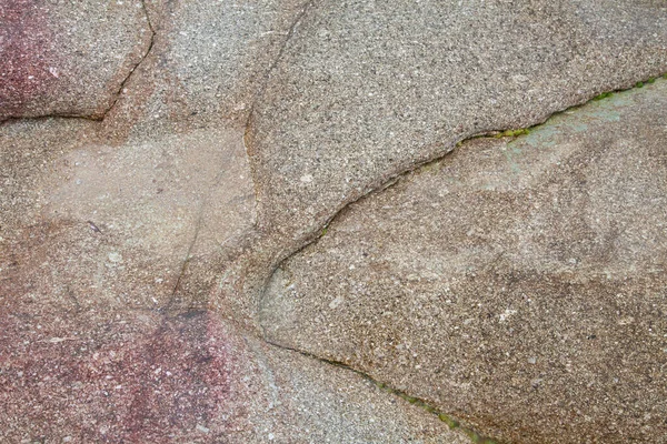 Yazın Algajola Köyü 'ndeki kayalıklar ya da Korsika' nın Balagne bölgesindeki kasaba